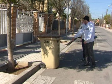 Cubo de basura en Terrasa Cubo de basura en Terrasa