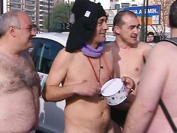 Taxistas valencianos protestan desnudos
