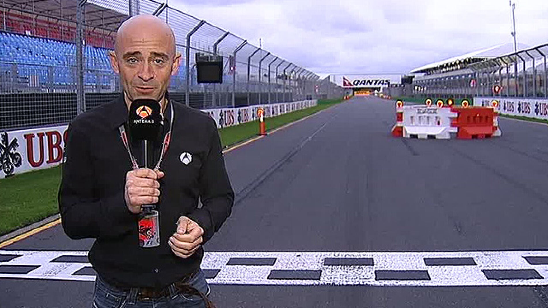 Antonio Lobato en la recta de Melbourne