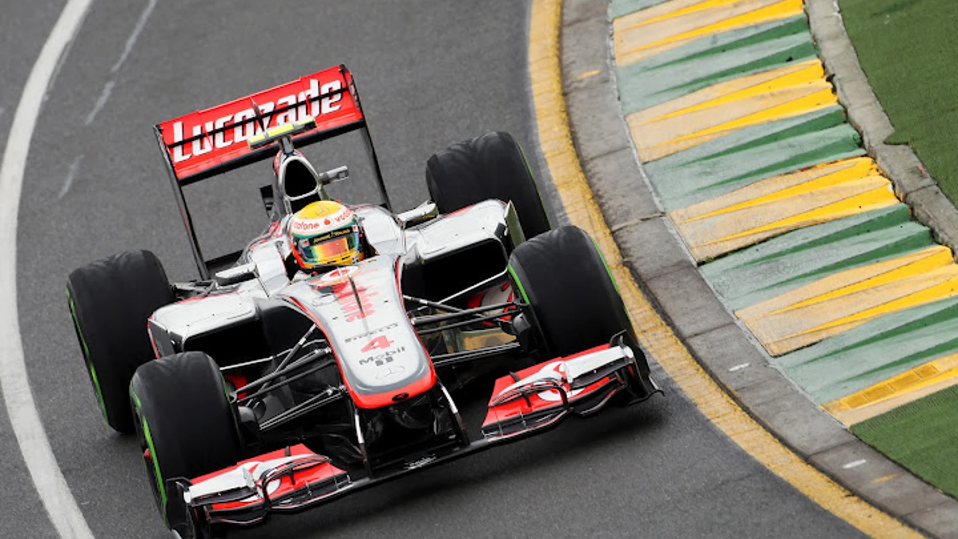 Lewis Hamilton con el MP4-27 en Albert Park
