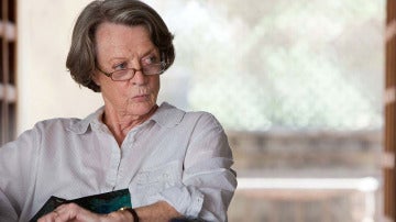 Maggie Smith es Muriel. Ella solo quiere que le arreglen la cadera