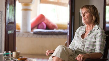 Penelope Wilton es Jean. Solo piensa en volver a casa