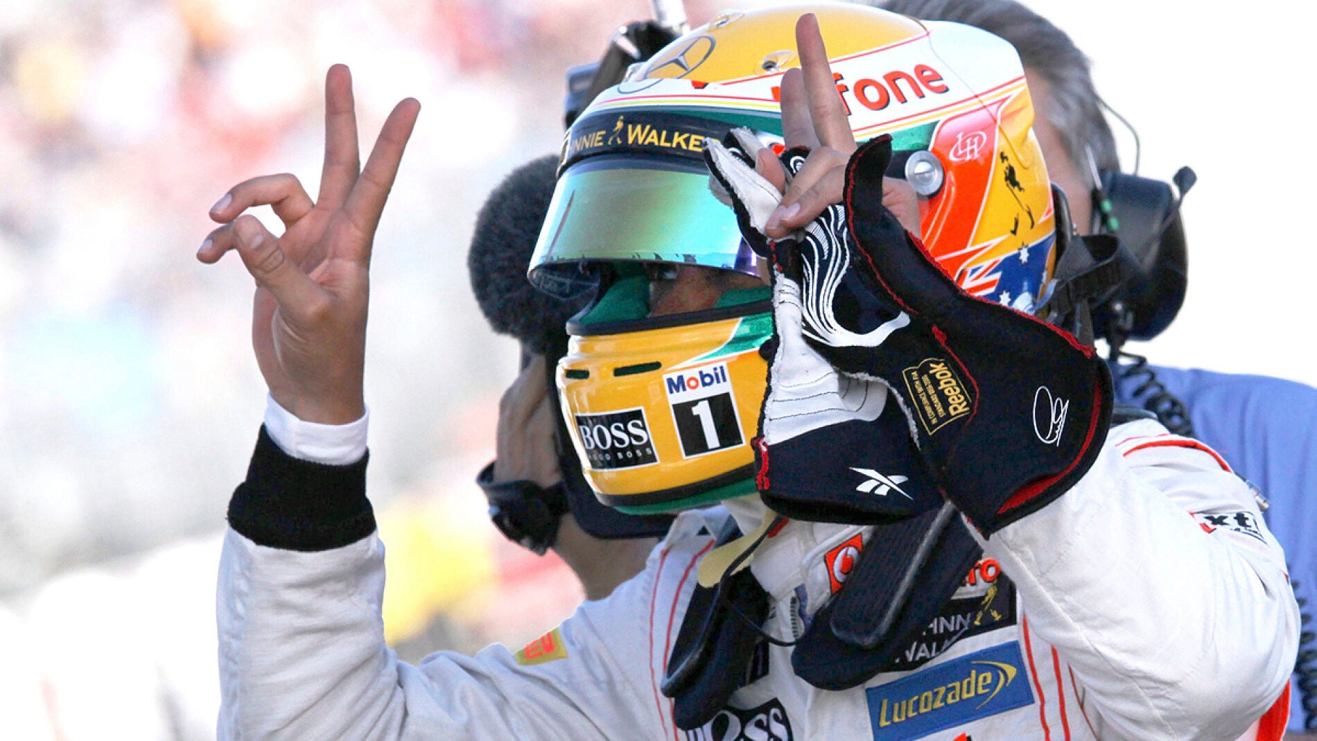 Hamilton celebra su pole en Albert Park