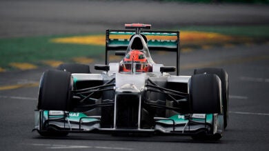 Mercedes rema fuerte para morir en la orilla