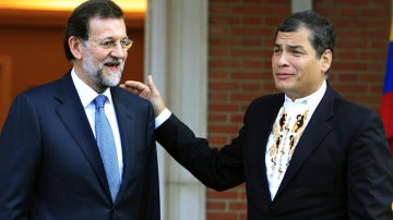 Mariano Rajoy junto a Rafael Correa