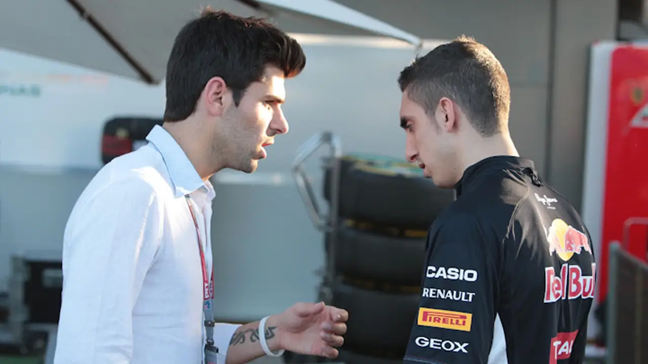 Alguersuari conversa con un amigo