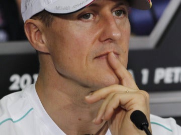 Schumacher, pensativo en la ruede de prensa de la FIA