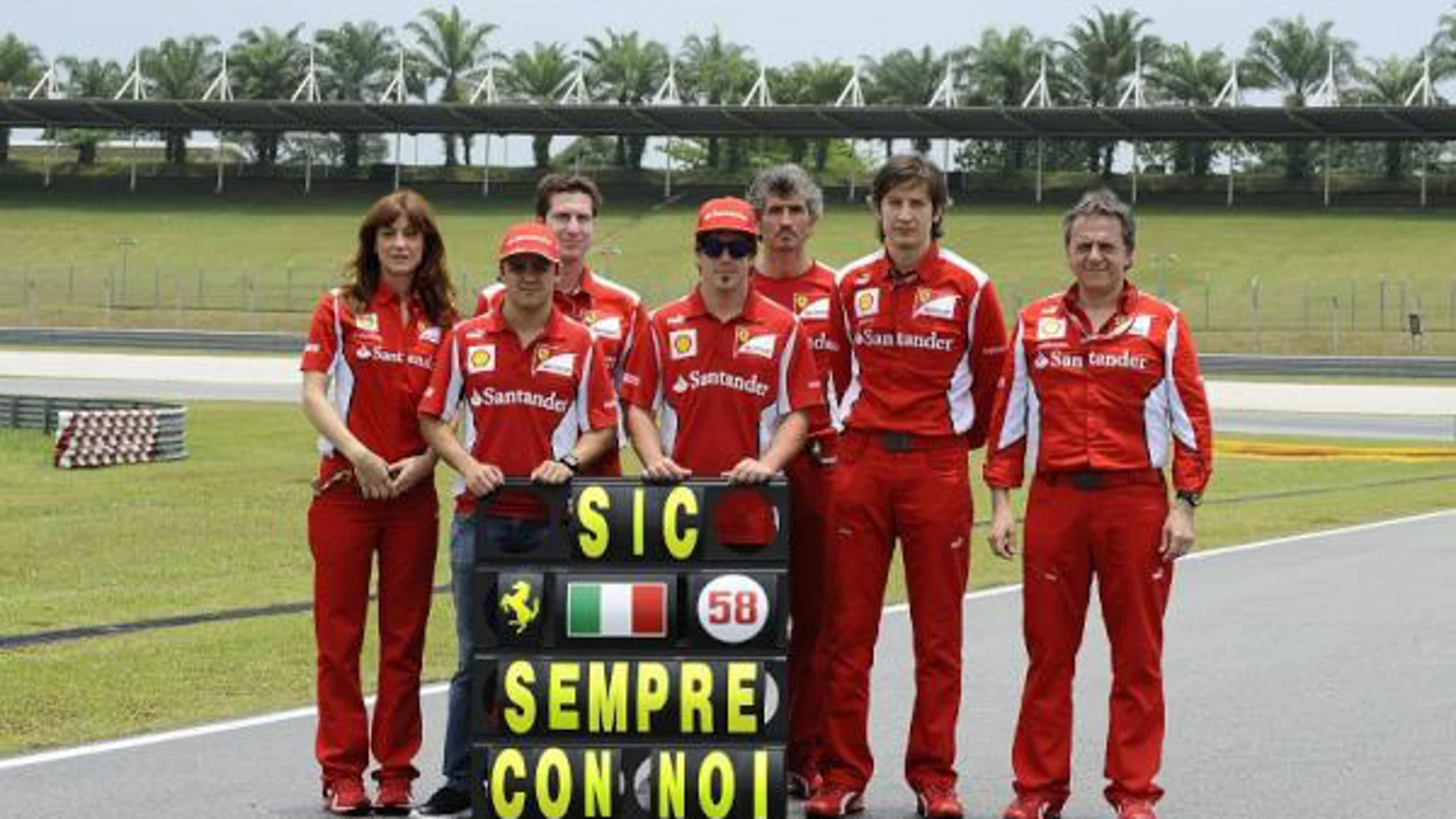 Alonso, Massa y Ferrari homenajean a Simoncelli
