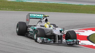 Rosberg vuela en Sepang con un Alonso que reserva lo mejor para la clasificación