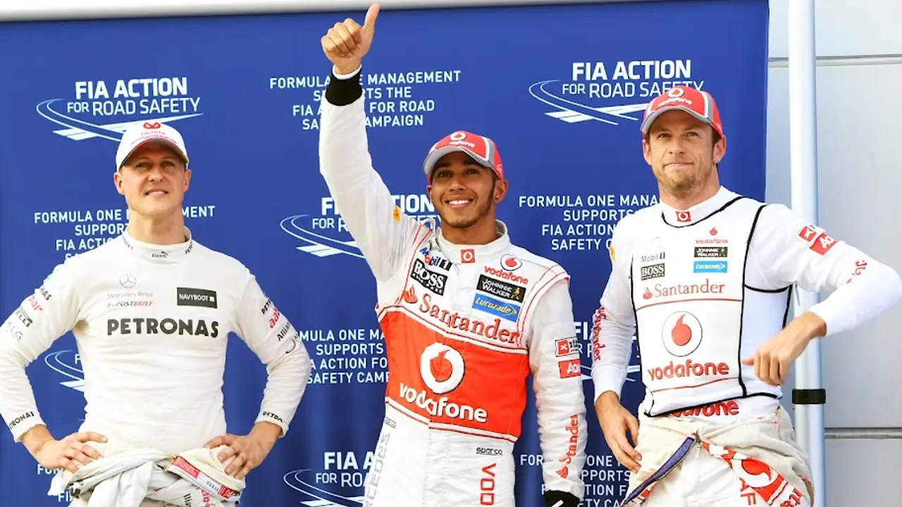 Mercedes 'jubila' a Schumacher y ficha a Hamilton