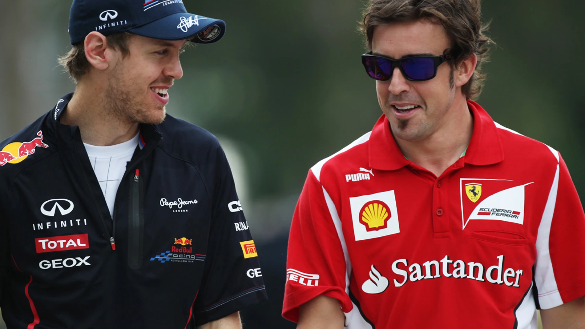 Alonso y Vettel conversan en Sepang