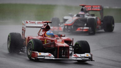 Fernando Alonso da una lección de pilotaje en el Gran Premio de Malasia