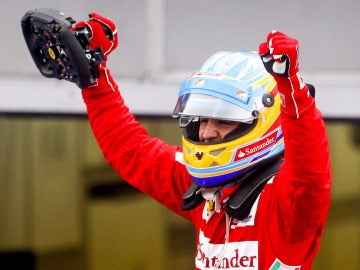 Alonso celebra la victoria