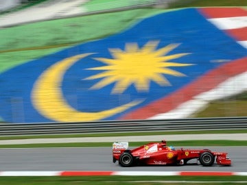 Alonso logra en Sepang el primer triunfo del 2012