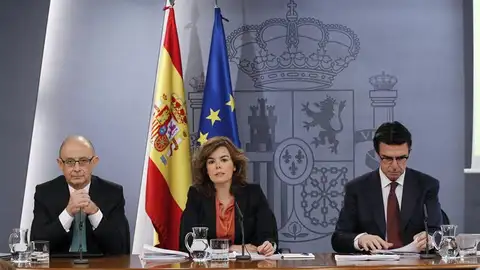 Montoro, Sáenz de Santamaría y Soria, tras un Consejo de Ministros Montoro, Sáenz de Santamaría y Soria, tras un Consejo de Ministros