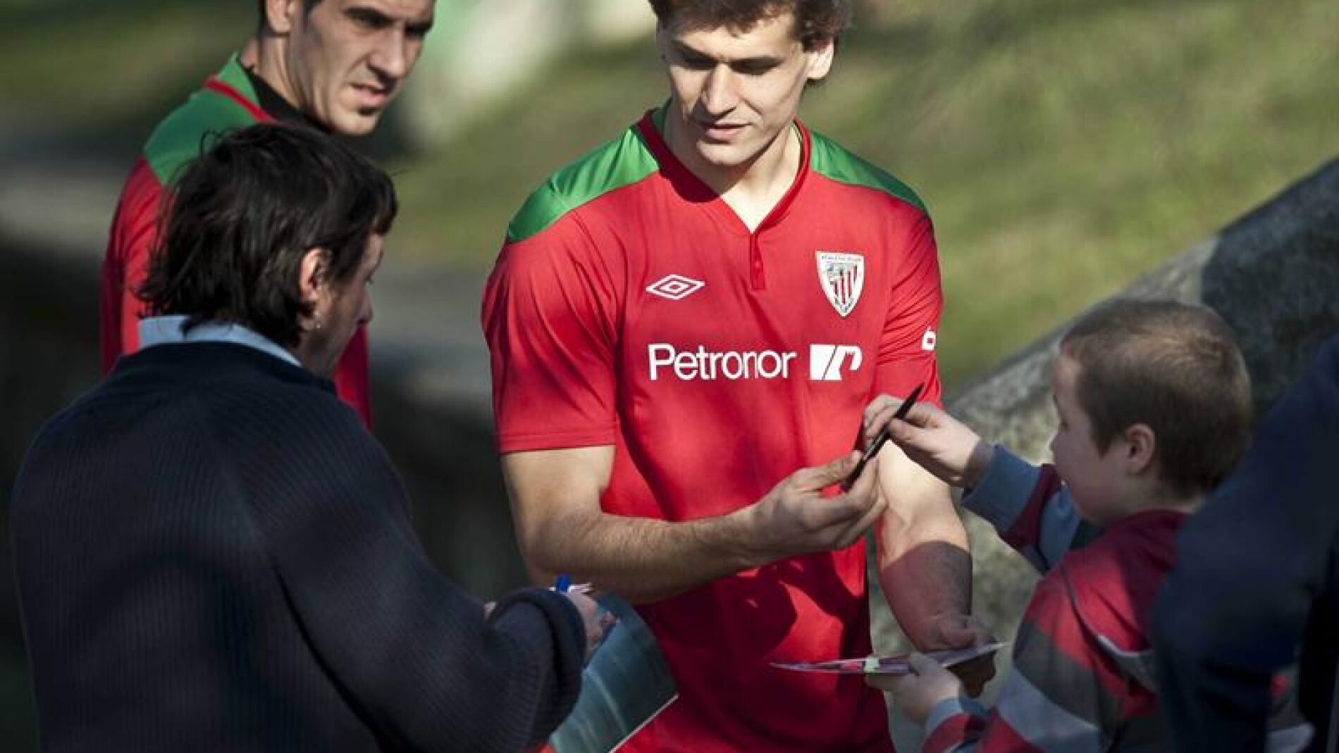 Llorente firmando aut&oacute;grafos en Alemania
