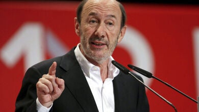 Rubalcaba afirma que en 100 días los españoles no han visto una sola verdad en Rajoy