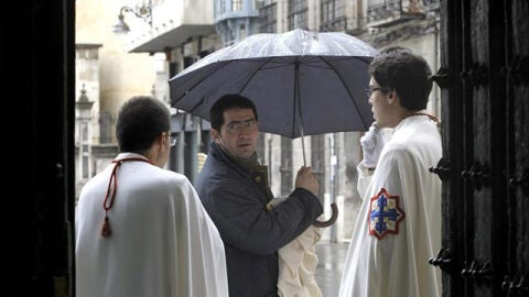 La lluvia se suma a la nieve en Semana Santa