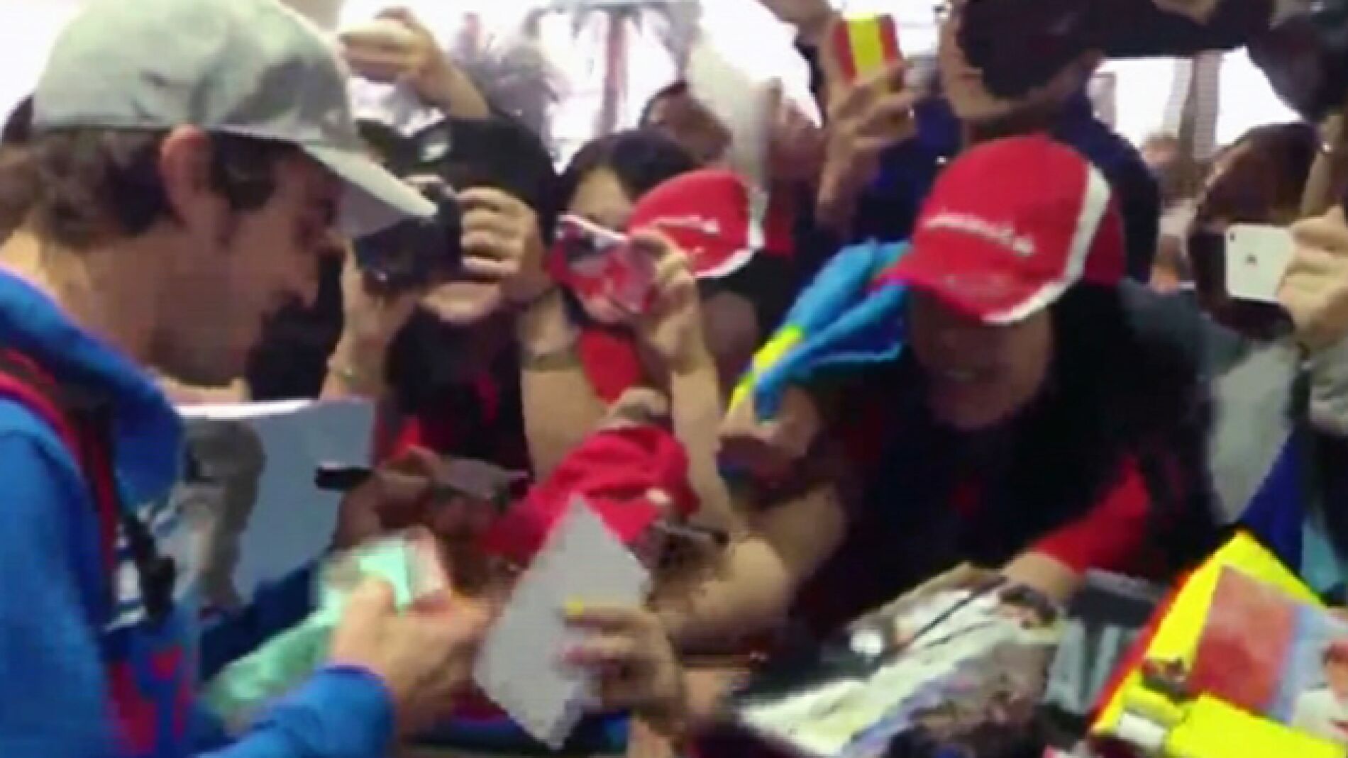 Fernando Alonso a su llegada a China