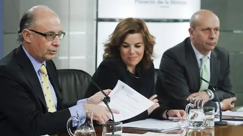 Cristobal Montoro tras el Consejo de Ministros Cristobal Montoro tras el Consejo de Ministros