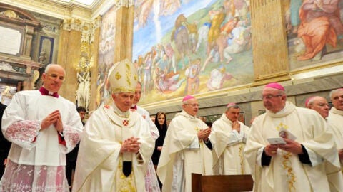  Benedicto XVI celebra su 85 cumplea&ntilde;os entre rumores de empeoramiento de su salud