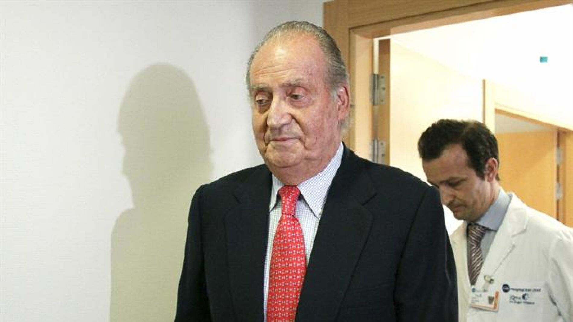 El rey, a su salida del hospital. Imagen de archivo