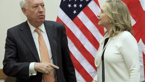 Margallo junto a Hillary Clinton, en Bruselas Margallo junto a Hillary Clinton, en Bruselas