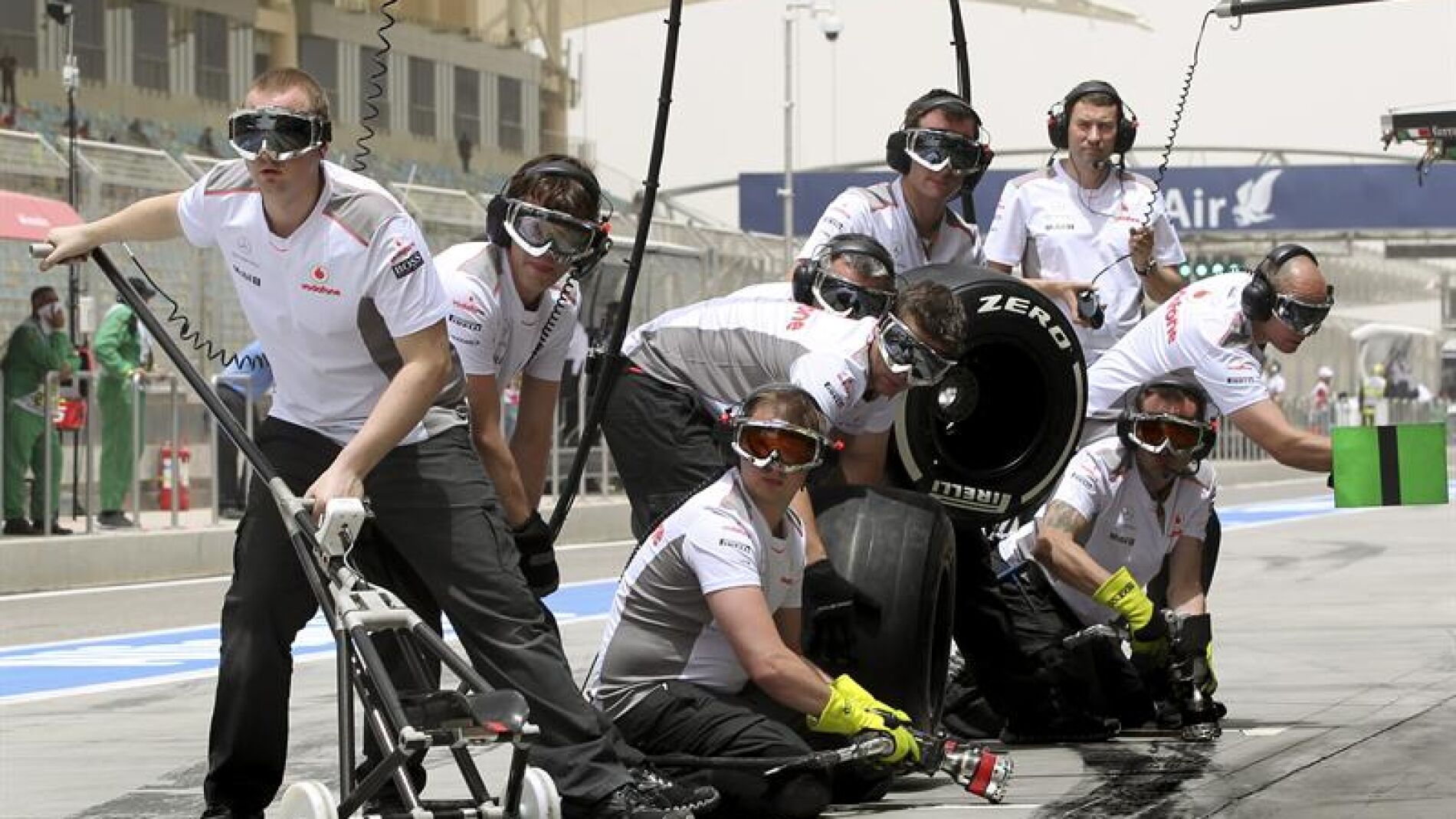 Pit stop de McLaren en Bahr&eacute;in