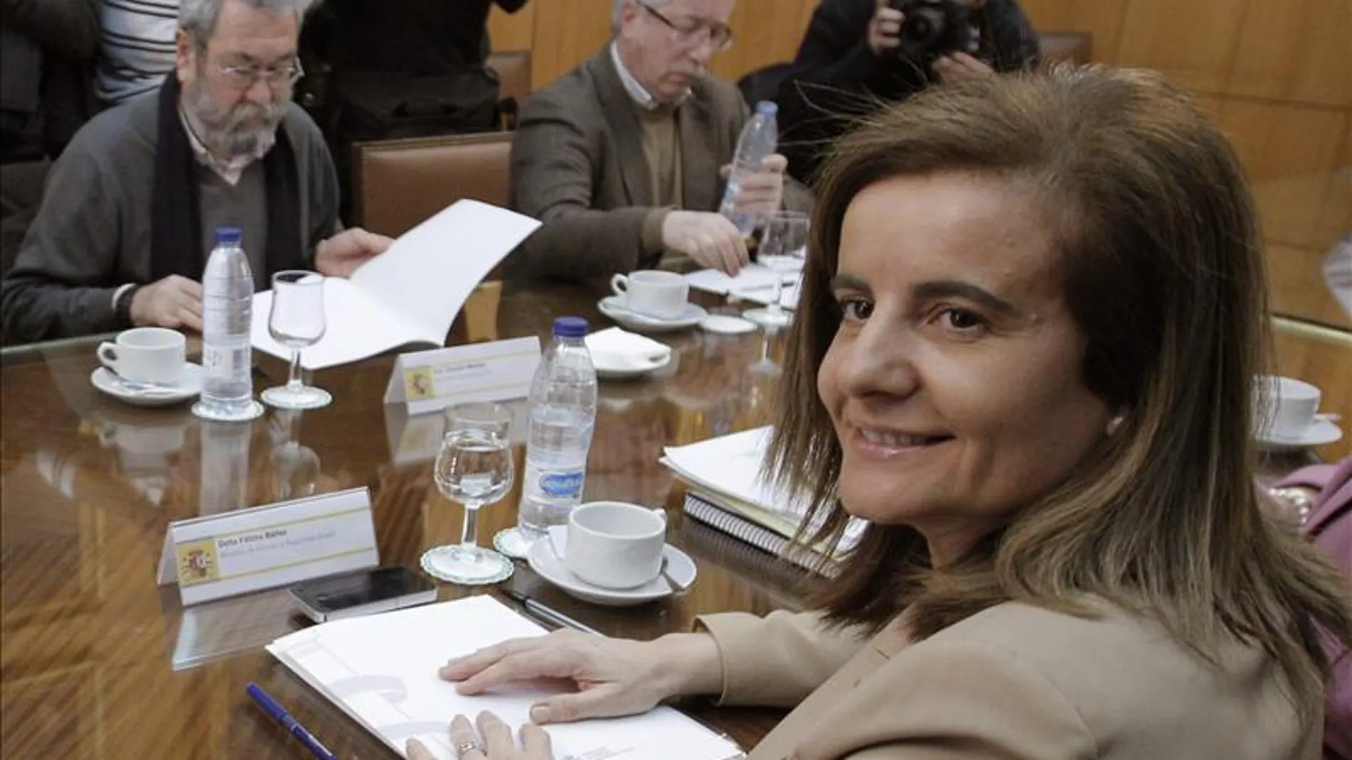 Fátima Báñez, junto a Fernández Toxo y Cándido Méndez Fátima Báñez, junto a Fernández Toxo y Cándido Méndez