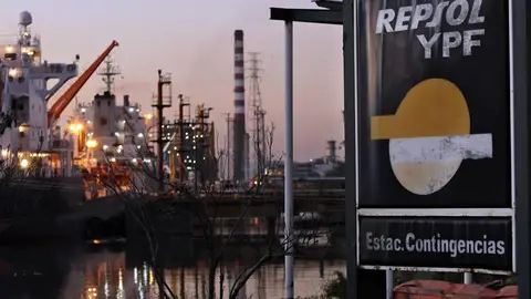 Planta petrolera de Repsol YPF Planta petrolera de Repsol YPF