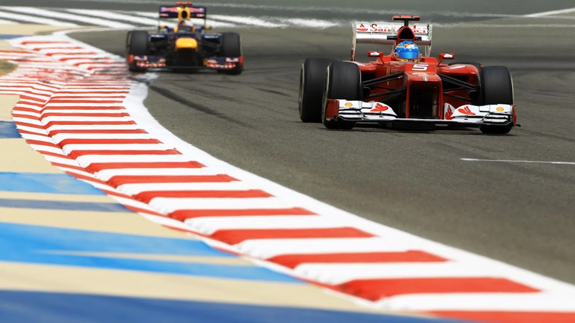 RB8 y F2012 en Bahréin