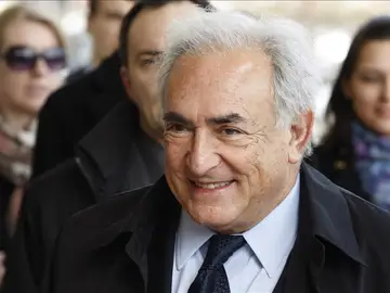 Strauss-Kahn atribuye su escándalo a enemigos vinculados a Sarkozy Strauss-Kahn atribuye su escándalo a enemigos vinculados a Sarkozy
