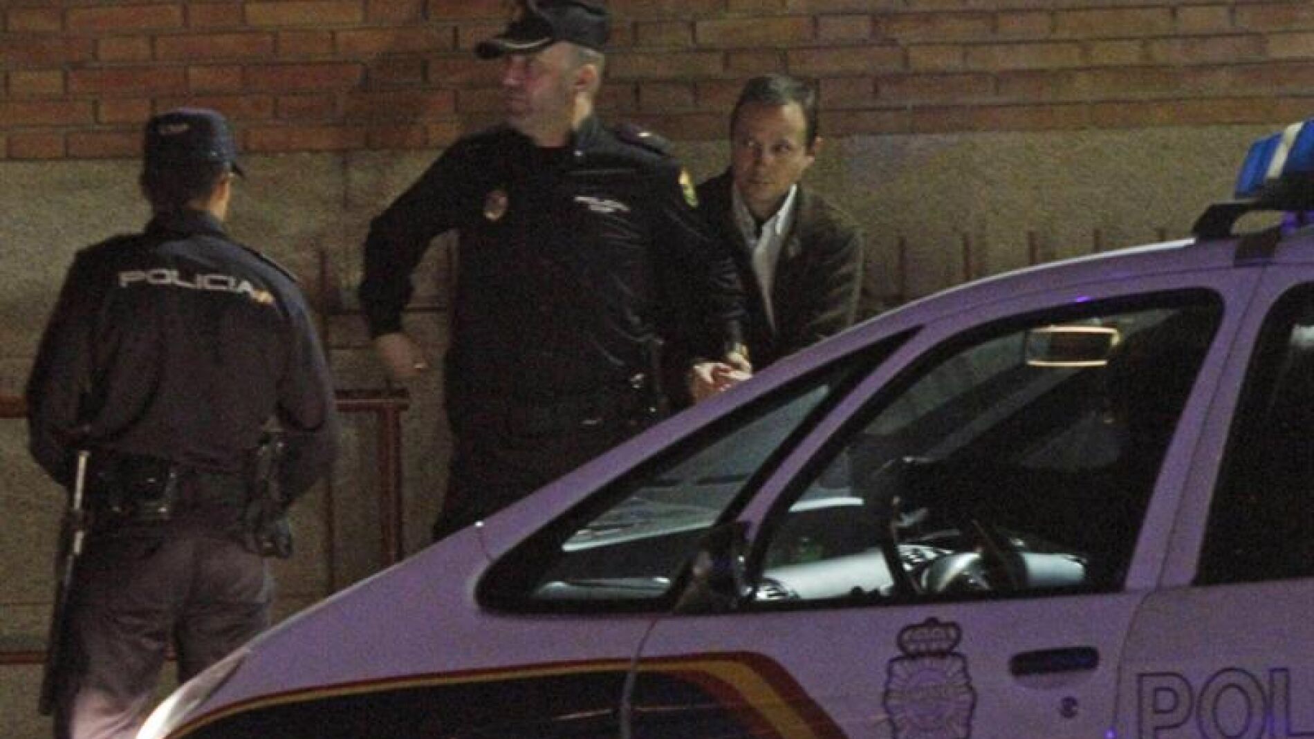 Jos&eacute; Bret&oacute;n sale del juzgado 