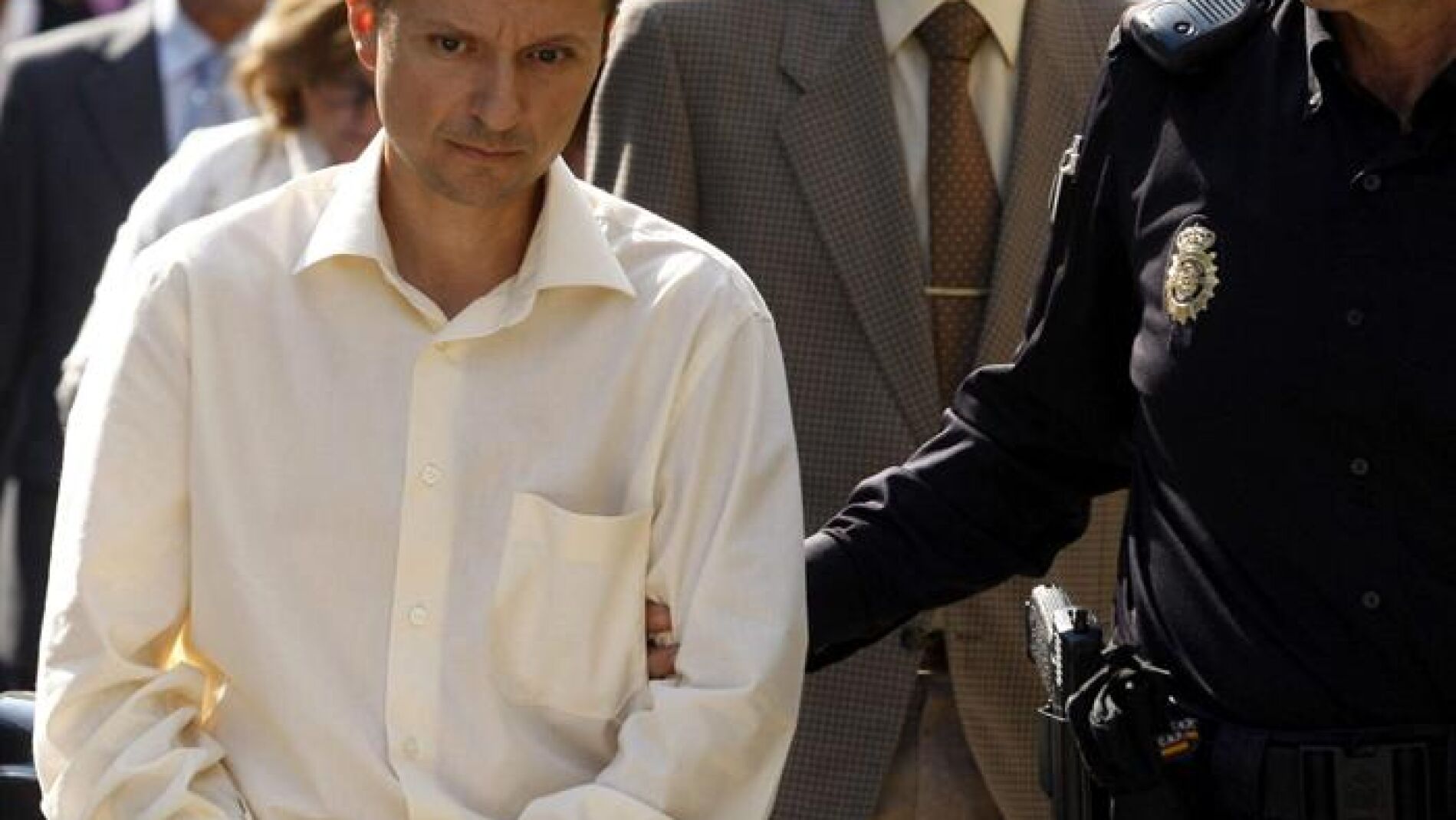 Jos&eacute; Bret&oacute;n es detenido