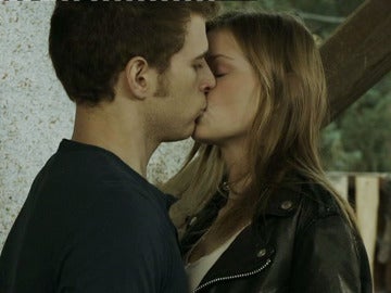 El beso entre Leire y Joel