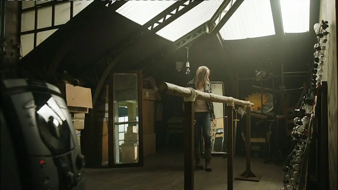 Joel hace una barra de ballet para Leire