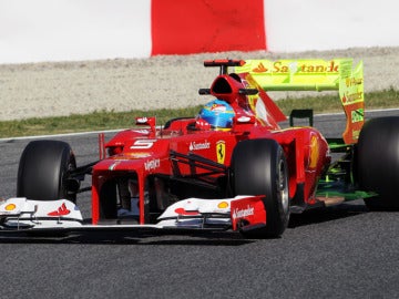 El F2012 de Alonso, en los Libres 1