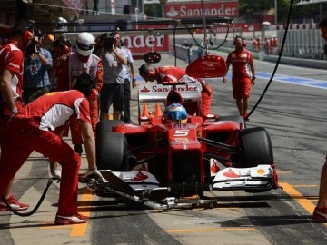 Alonso durante la clasificación en Montmeló en 2012