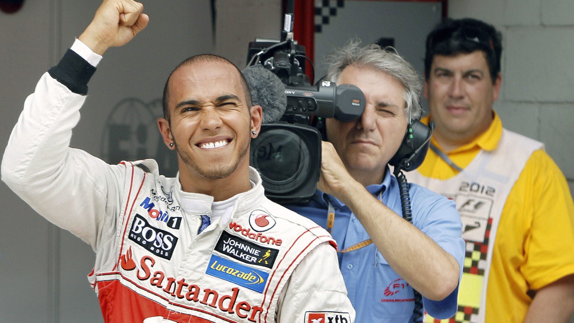 Hamilton celebra el primer puesto