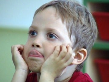 Niño con autismo Niño con autismo