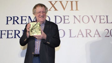 Ian Gibson, ganador de la pasada edición del Premio de Novela Fernando Lara