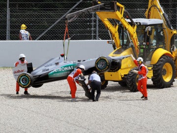 Retira el coche de Schumacher tras el incidente