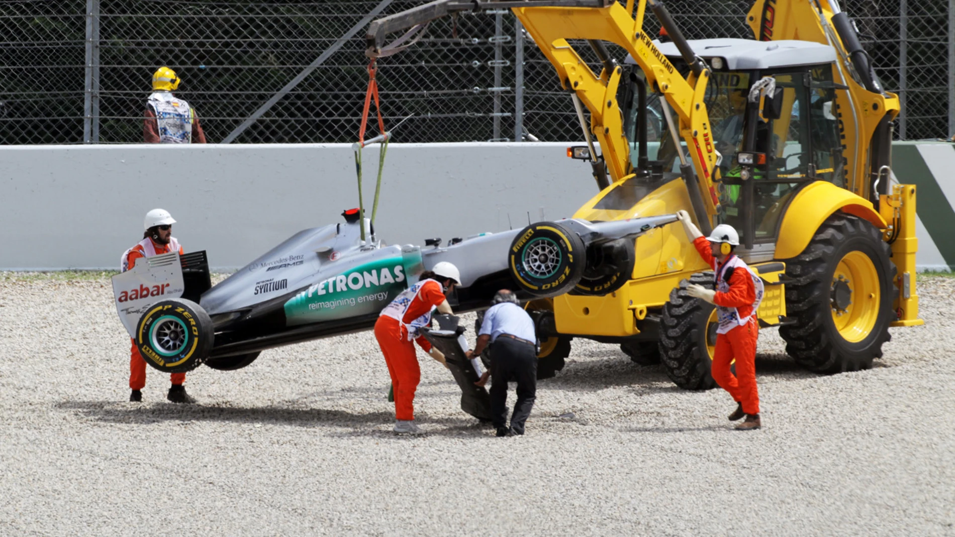 Retira el coche de Schumacher tras el incidente