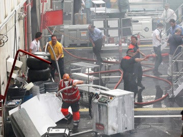 Las emergencias intentan sofocar el fuego