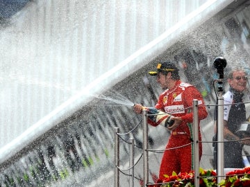 Alonso celebra el segundo puesto