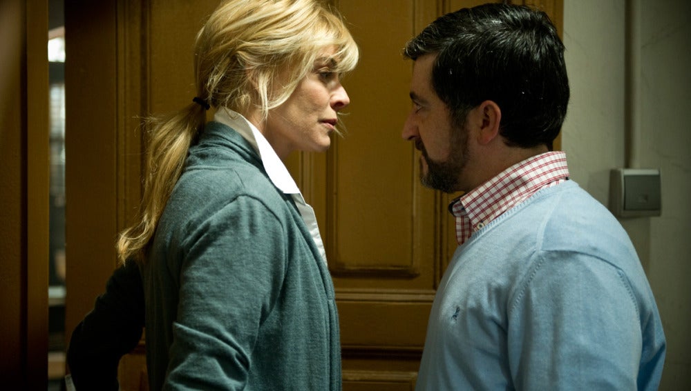 Sara y el alcalde, frente a frente