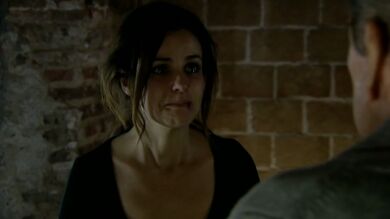 Julia y Sandra escapan sin poder salvar a Humberto