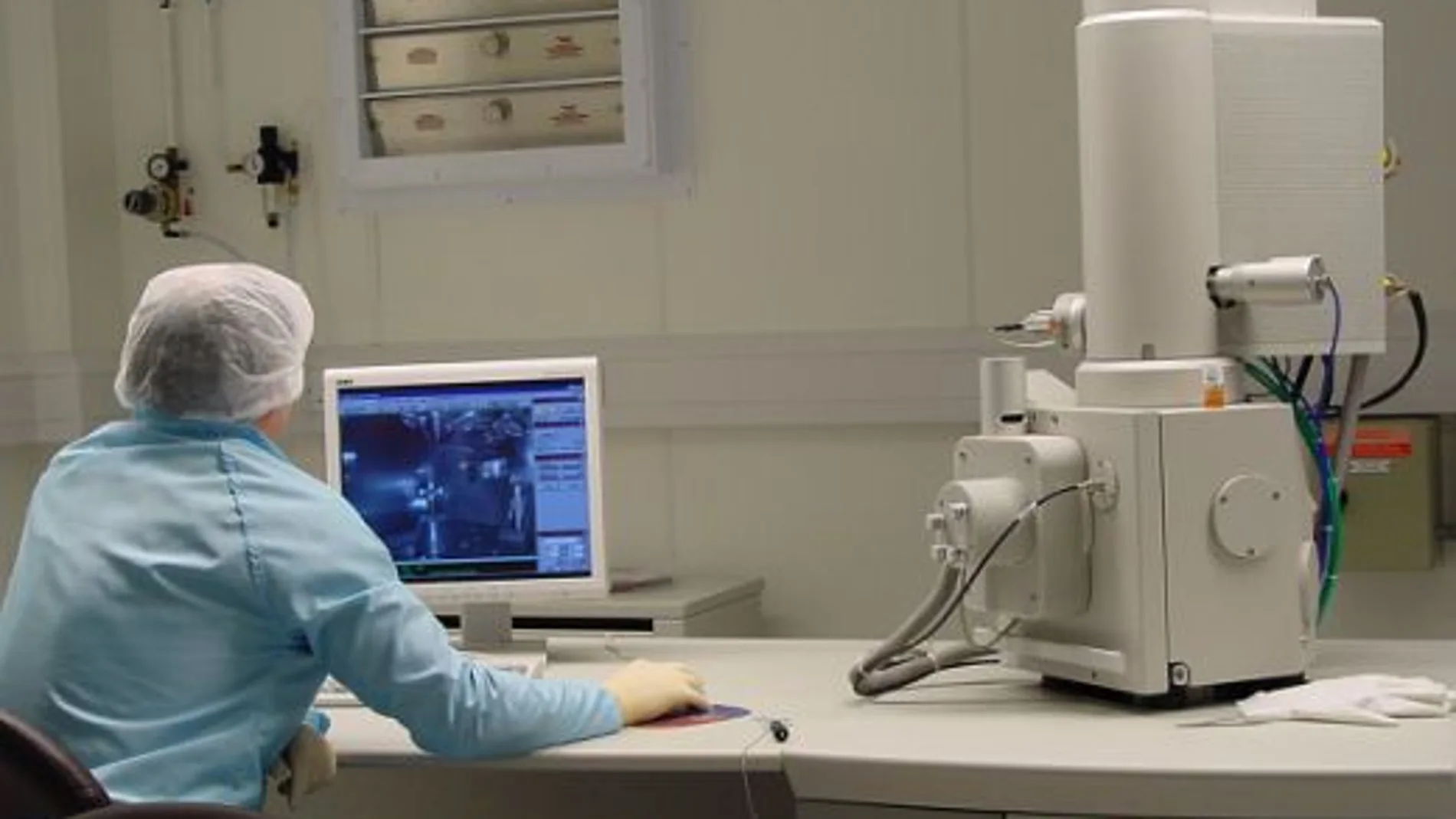 Científico en el laboratorio Científico en el laboratorio