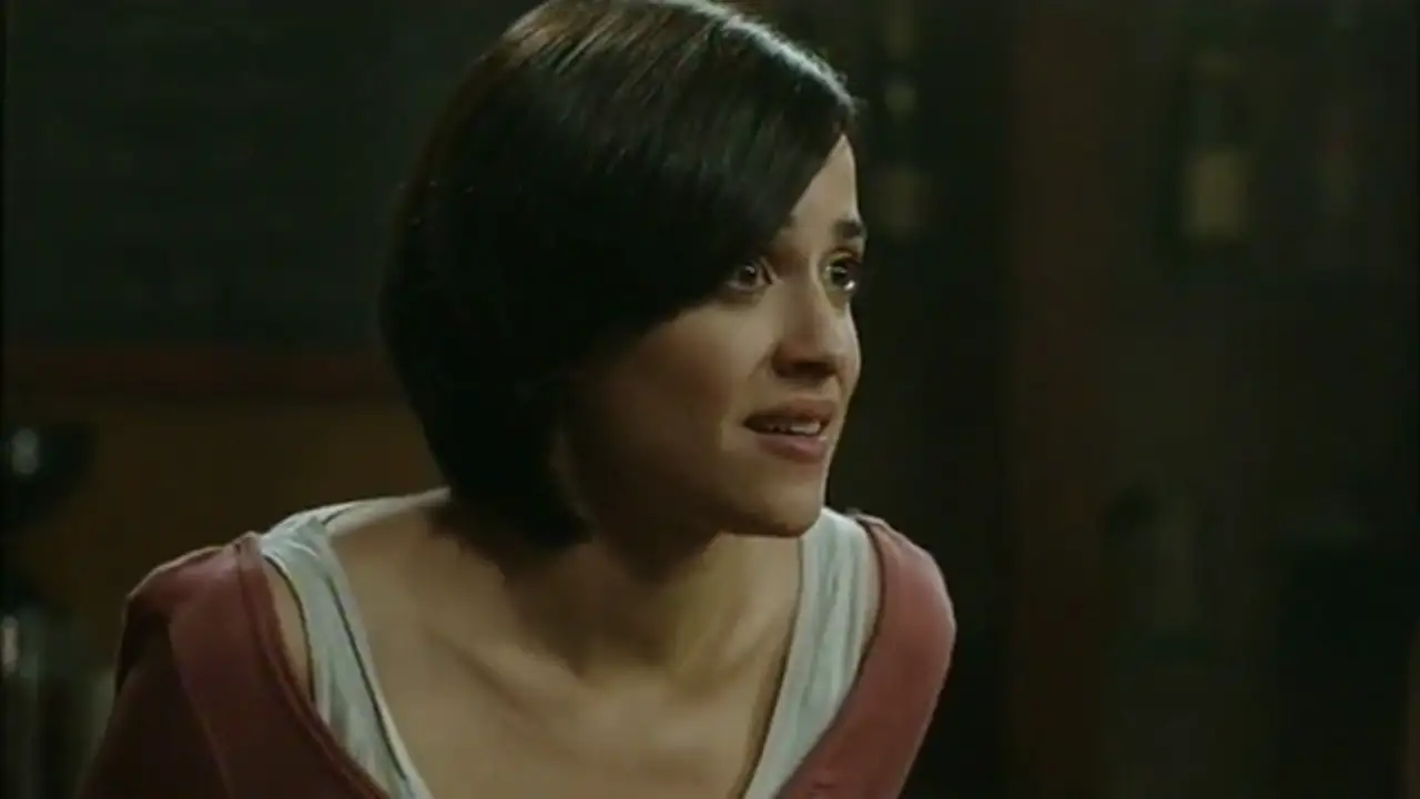 ¿A qué hora le dice Vera a Nacho que la bese en el bar delante de todos?