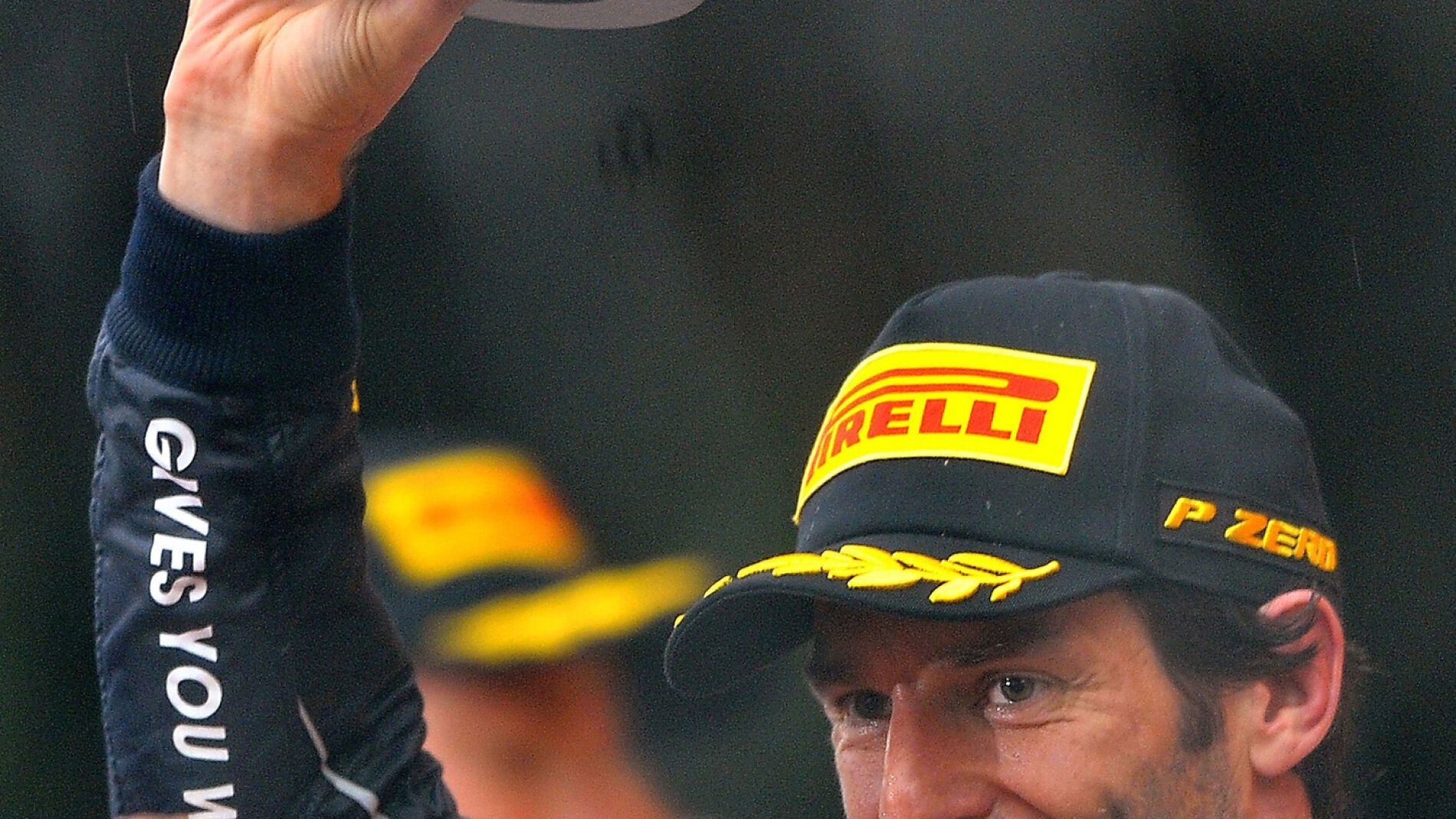 Webber con el trofeo de campe&oacute;n